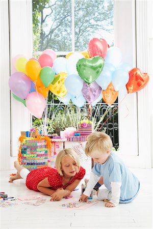 simsearch:700-01120440,k - Children at Birthday Party Stock Photo - Premium Royalty-Free, Code: 600-01616898