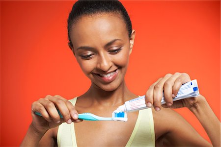 Femme brossage des dents Photographie de stock - Premium Libres de Droits, Code: 600-01613509