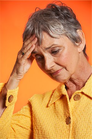 frustrado - Woman Looking Worried Foto de stock - Sin royalties Premium, Código: 600-01613568