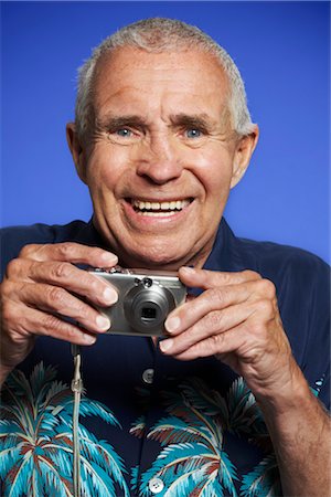 retired man in hawaiian shirt - Man With Digital Camera Stock Photo - Premium Royalty-Free, Code: 600-01613578