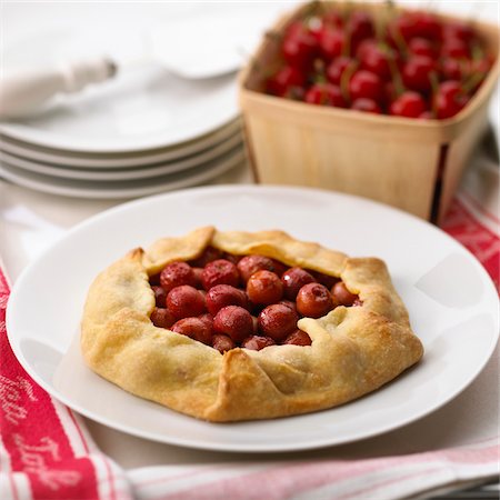 simsearch:700-02347869,k - Sour Cherry Galette Fotografie stock - Premium Royalty-Free, Codice: 600-01644668