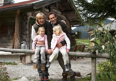 family in log cabin - Portrait of Family Stock Photo - Premium Royalty-Free, Code: 600-01645009