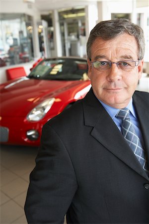 Portrait of Car Salesman Foto de stock - Sin royalties Premium, Código: 600-01645911