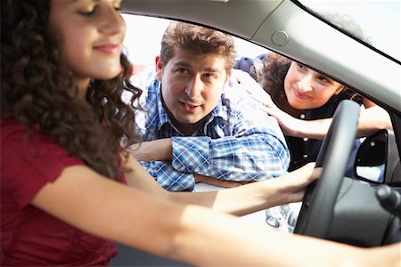 Teenager and Family Shopping For New Car Foto de stock - Sin royalties Premium, Código: 600-01645934