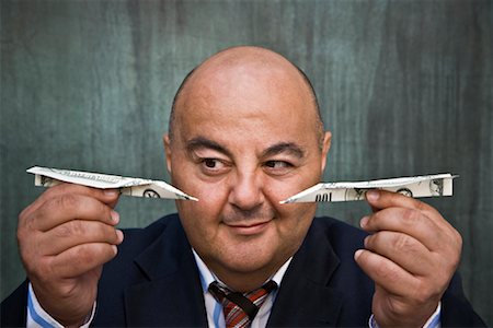 fusionar - Businessman with Paper Airplanes Made from Money Foto de stock - Sin royalties Premium, Código: 600-01646055