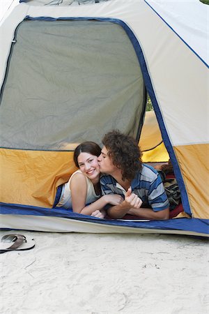 simsearch:600-01670962,k - Couple in Tent Stockbilder - Premium RF Lizenzfrei, Bildnummer: 600-01670961