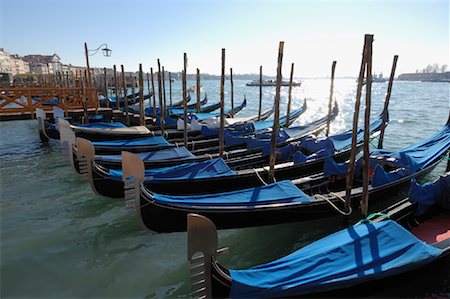 docked gondola buildings - Gondoles sur le Grand Canal, Venise, Italie Photographie de stock - Premium Libres de Droits, Code: 600-01694022