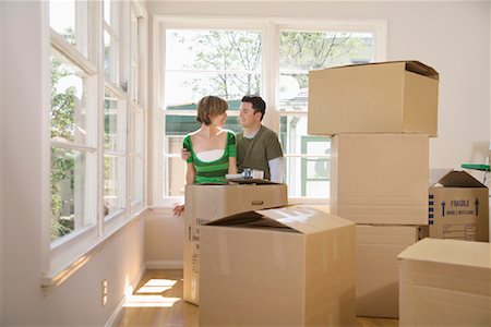 Couple d'emménager dans une nouvelle maison Photographie de stock - Premium Libres de Droits, Code: 600-01694079