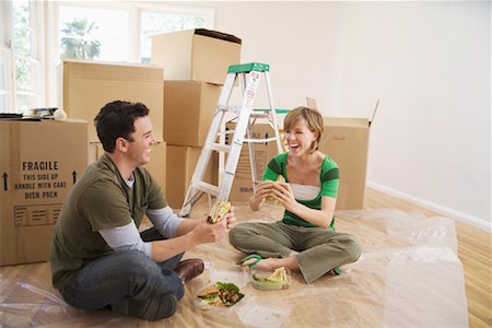 simsearch:700-00918564,k - Couple Eating Sandwiches in New Home Stock Photo - Premium Royalty-Free, Code: 600-01694109