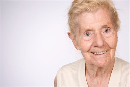 de 70 ans - Portrait of Woman Photographie de stock - Premium Libres de Droits, Code: 600-01694690