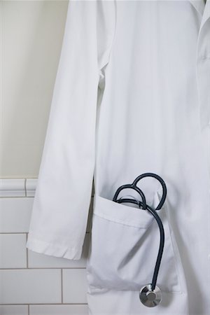 equipamiento médico - Stethoscope in Pocket of Lab Coat Foto de stock - Sin royalties Premium, Código: 600-01694992