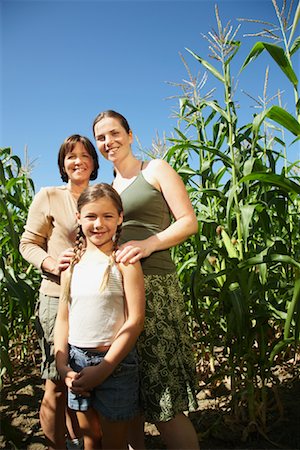 Portrait de fille, mère et grand-mère dans le champ de maïs Photographie de stock - Premium Libres de Droits, Code: 600-01715990