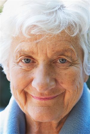 elderly face - Portrait of Senior Woman Foto de stock - Sin royalties Premium, Código: 600-01716096