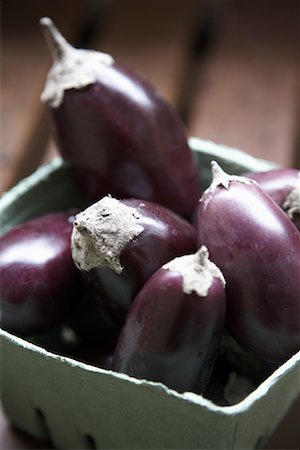 Basket of Eggplants Stock Photo - Premium Royalty-Free, Code: 600-01716657