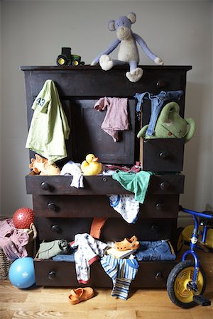 scattered bedroom - Messy Child's Dresser Stock Photo - Premium Royalty-Free, Code: 600-01716659