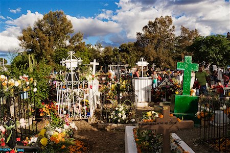 enterrement - Cimetière décoré pour le jour des morts, San Miguel de Allende, Mexique Photographie de stock - Premium Libres de Droits, Code: 600-01717119