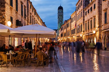 parasol de jardin - Vieille ville de Dubrovnik, au crépuscule, Croatie Photographie de stock - Premium Libres de Droits, Code: 600-01717522