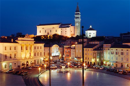 rond-point - Ville de Piran, au crépuscule, Slovénie Photographie de stock - Premium Libres de Droits, Code: 600-01717615