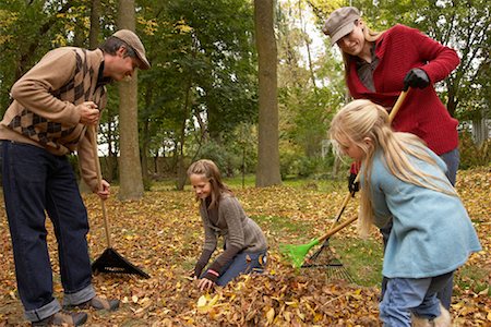 family yard work - Family Raking Autumn Leaves Stock Photo - Premium Royalty-Free, Code: 600-01717668