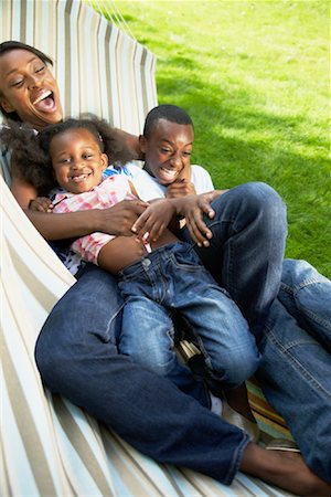 Mère avec fils et sa fille dans le hamac Photographie de stock - Premium Libres de Droits, Code: 600-01717922