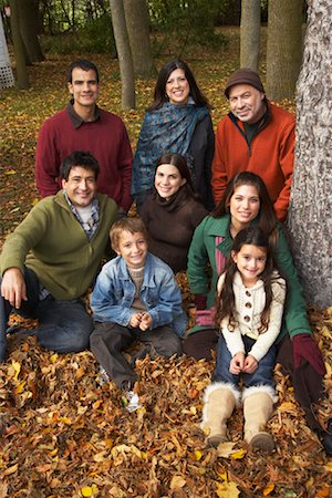 simsearch:649-08479444,k - Portrait de famille élargie Photographie de stock - Premium Libres de Droits, Code: 600-01742524