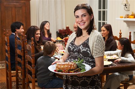 enjoying dinner with family - Woman with Food for Family Dinner Foto de stock - Sin royalties Premium, Código: 600-01742540