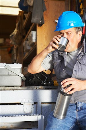 simsearch:600-01199084,k - Construction Worker Taking Coffee Break Foto de stock - Royalty Free Premium, Número: 600-01742685