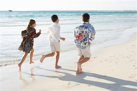 Children Running on the Beach Foto de stock - Sin royalties Premium, Código: 600-01755486