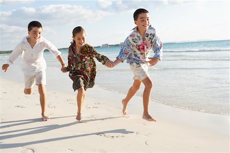 Children Running on the Beach Foto de stock - Sin royalties Premium, Código: 600-01755492