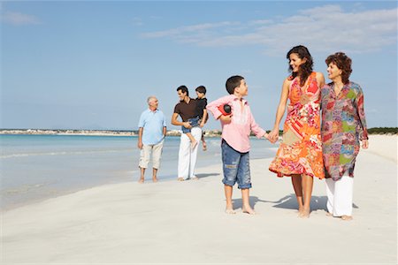 simsearch:600-01755525,k - Famille sur la plage Photographie de stock - Premium Libres de Droits, Code: 600-01755513