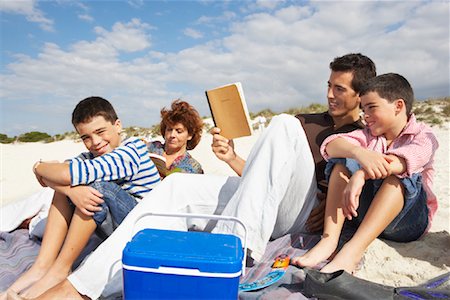 Family on the Beach Foto de stock - Sin royalties Premium, Código: 600-01755520