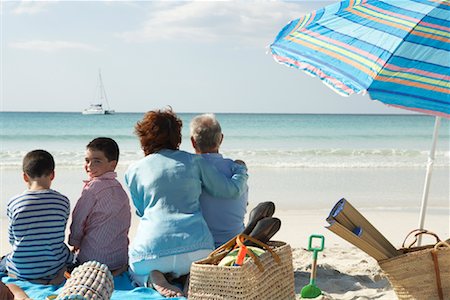 family in boat by beach - Family on the Beach Stock Photo - Premium Royalty-Free, Code: 600-01755530