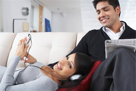 domenica mattina - Couple on Sofa Fotografie stock - Premium Royalty-Free, Codice: 600-01753568