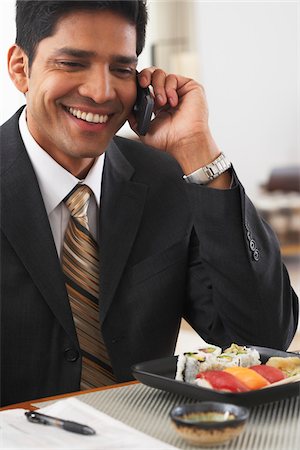 personal organizer - Man Using Cellular Phone at Dinner Table Photographie de stock - Premium Libres de Droits, Code: 600-01753562