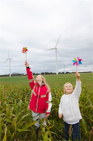 danish (denmark) - Children with Pinwheels Foto de stock - Royalty Free Premium, Número: 600-01764372