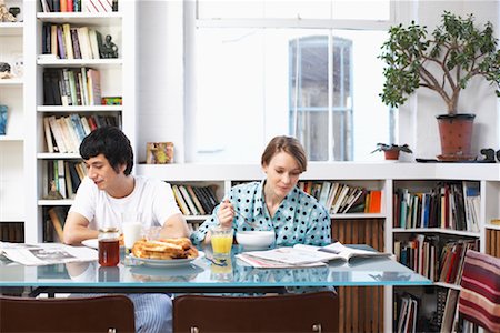 Couple Eating Breakfast Foto de stock - Sin royalties Premium, Código: 600-01764674