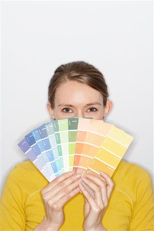 diy - Portrait of Woman Holding Paint Swatches Foto de stock - Sin royalties Premium, Código: 600-01764713