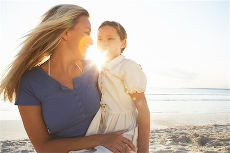 Mother Holding Daughter on Beach, Majorca, Spain Foto de stock - Sin royalties Premium, Código: 600-01764773