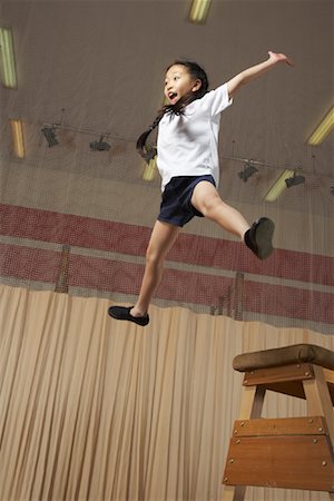 student jumping to school - Girl Doing Gymnastics Foto de stock - Sin royalties Premium, Código: 600-01764836