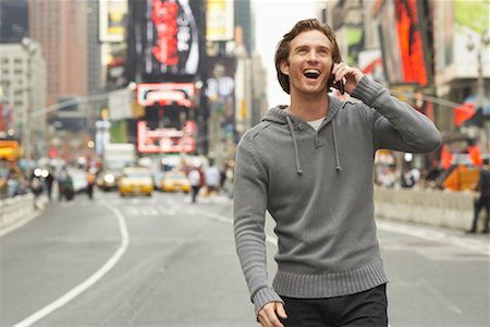 radius200802 - Homme au téléphone cellulaire en ville Street, New York City, New York, États-Unis Photographie de stock - Premium Libres de Droits, Code: 600-01787376