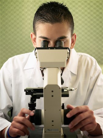 science data analysis - Scientist Using Microscope Stock Photo - Premium Royalty-Free, Code: 600-01787495