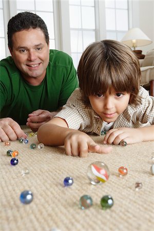 playing a game - Father and Son Playing With Marbles Stock Photo - Premium Royalty-Free, Code: 600-01787580