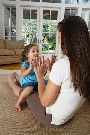 Mother and Daughter Playing Patty-cake Foto de stock - Sin royalties Premium, Código: 600-01787583