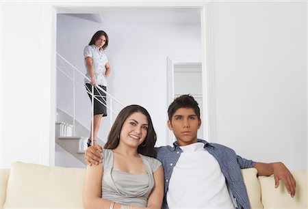 Portrait de Couple, la femme en colère en arrière-plan Photographie de stock - Premium Libres de Droits, Code: 600-01787693