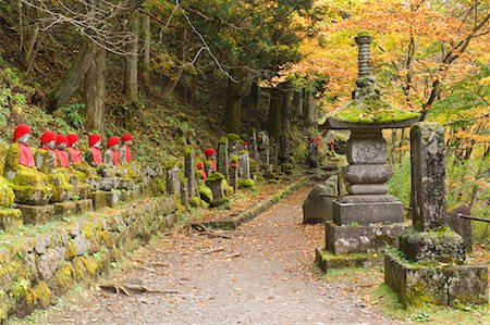 Statues and Pathway, Narabjizo, Nikko, Honshu, Japan Stock Photo - Premium Royalty-Free, Code: 600-01787942