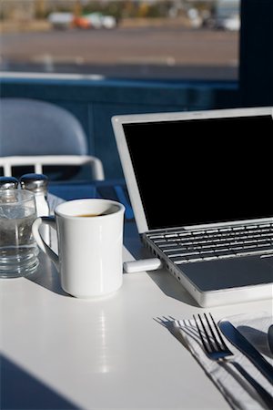 salt and pepper - Laptop on Diner Table, Oregon, USA Stock Photo - Premium Royalty-Free, Code: 600-01788162