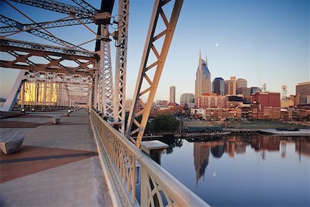 Cityscape from Bridge, Nashville, Tennessee Foto de stock - Sin royalties Premium, Código: 600-01788716