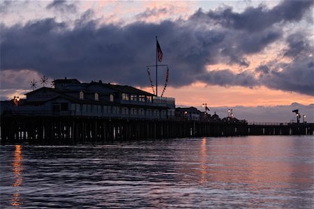 simsearch:700-02348559,k - Santa Barbara Pier at Dawn, Santa Barbara, California, USA Stock Photo - Premium Royalty-Free, Code: 600-01788769