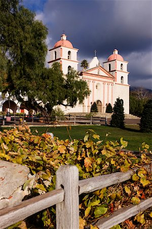 simsearch:700-01464065,k - Santa Barbara Mission, Santa Barbara, California, USA Foto de stock - Sin royalties Premium, Código: 600-01788773