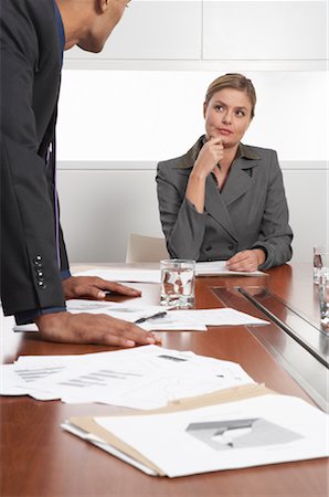 empleador (hombre y mujer) - Business People in Boardroom Foto de stock - Sin royalties Premium, Código: 600-01788817